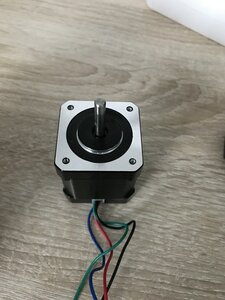 Шаговый двигатель 17hs19-2004s1 (3447 просмотров) <a class='original' href='./download/file.php?id=206701&mode=view' target=_blank>Загрузить оригинал (178.89 КБ)</a>