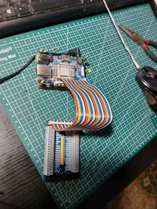 Однако ,при таком расположении шлейфа ,что то начинает вырисовываться ! Питания и земли идут через среднюю гребёнку . (775 просмотров) <a class='original' href='./download/file.php?id=210179&mode=view' target=_blank>Загрузить оригинал (3.89 МБ)</a>