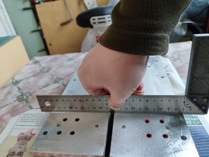 Стол в процессе выравнивания (1662 просмотра) <a class='original' href='./download/file.php?id=210491&mode=view' target=_blank>Загрузить оригинал (3.53 МБ)</a>