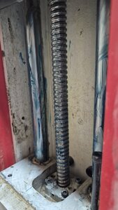 Цилиндрические направляющие закреплены на отливке из чугунины (153 просмотра) <a class='original' href='./download/file.php?id=213924&mode=view' target=_blank>Загрузить оригинал (2.74 МБ)</a>