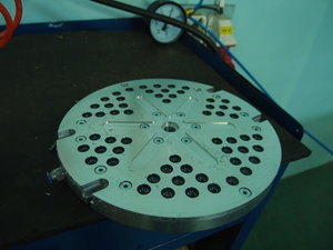 вакуумный стол . сменная верхняя накладка для разных плоских нужд (3598 просмотров) <a class='original' href='./download/file.php?id=21426&mode=view' target=_blank>Загрузить оригинал (3.67 МБ)</a>