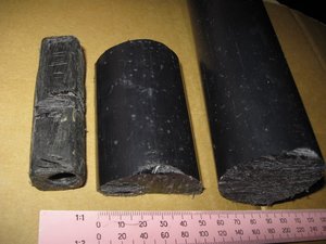 Справа прут капролона, от которого я отрезал кусок и распилил вдоль (18784 просмотра) <a class='original' href='./download/file.php?id=2212&mode=view' target=_blank>Загрузить оригинал (205.56 КБ)</a>