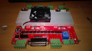 Отлично продувает ВЕСЬ радиатор (сам удивился)!! Стоит левее т.к. чипы не по центру. (13181 просмотр) <a class='original' href='./download/file.php?id=23456&mode=view' target=_blank>Загрузить оригинал (2.19 МБ)</a>