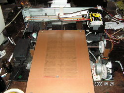 вид податчика в конечном положении (после печати) (20778 просмотров) <a class='original' href='./download/file.php?id=2419&mode=view' target=_blank>Загрузить оригинал (108.62 КБ)</a>