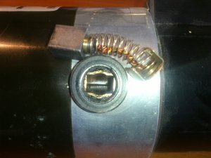 Щетки в порядке. Проблема в оплавленной коллекторной пластине.Серв.щелкает,дает ошибку (1535 просмотров) <a class='original' href='./download/file.php?id=25896&mode=view' target=_blank>Загрузить оригинал (565.09 КБ)</a>