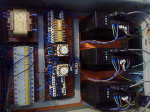 Причесываю шкафчик попутно схему рисую сегодня почти все провода промаркировал (5897 просмотров) <a class='original' href='./download/file.php?id=26682&mode=view' target=_blank>Загрузить оригинал (576.81 КБ)</a>