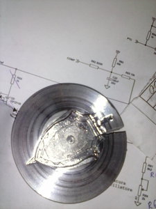 это некаленую заготовку травили  одну деталь отдавило и лопнула (7281 просмотр) <a class='original' href='./download/file.php?id=27279&mode=view' target=_blank>Загрузить оригинал (720.9 КБ)</a>