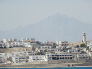 За городом видны высокие горы, говорят что там Бедуины живут. (2622 просмотра) <a class='original' href='./download/file.php?id=27583&mode=view' target=_blank>Загрузить оригинал (3.69 МБ)</a>