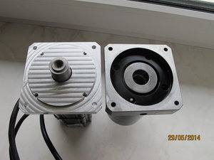 фланец и втулка на вал с 14 мм на 20мм (2560 просмотров) <a class='original' href='./download/file.php?id=28767&mode=view' target=_blank>Загрузить оригинал (692.45 КБ)</a>