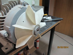 штатный фен снимаем (2322 просмотра) <a class='original' href='./download/file.php?id=28771&mode=view' target=_blank>Загрузить оригинал (826.87 КБ)</a>