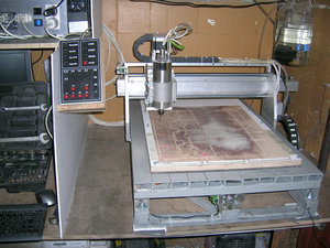 первый станок. пилю на нем детальки для второго. (6097 просмотров) <a class='original' href='./download/file.php?id=30426&mode=view' target=_blank>Загрузить оригинал (991.6 КБ)</a>