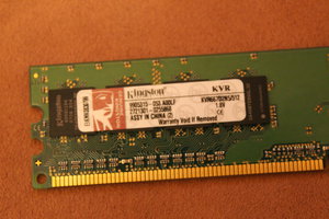 Kingston KVR667D2N5/512 поближе (16790 просмотров) <a class='original' href='./download/file.php?id=30741&mode=view' target=_blank>Загрузить оригинал (4.99 МБ)</a>