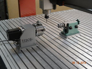 4 поворотная  ось в комплекте с задней бабкой.JPG (1926 просмотров) <a class='original' href='./download/file.php?id=31408&mode=view' target=_blank>Загрузить оригинал (228.54 КБ)</a>