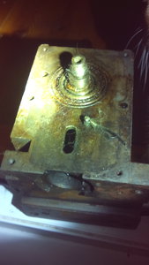 Вот фото снизу. В отверстии ходит поршень, а к поршню прикручен поводок. (4780 просмотров) <a class='original' href='./download/file.php?id=32214&mode=view' target=_blank>Загрузить оригинал (608.39 КБ)</a>