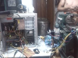 Драйвера и блок питания влезли в старый системник (5209 просмотров) <a class='original' href='./download/file.php?id=32666&mode=view' target=_blank>Загрузить оригинал (737.49 КБ)</a>