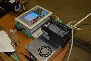 контроллер на коленке, то есть на столе (3339 просмотров) <a class='original' href='./download/file.php?id=32854&mode=view' target=_blank>Загрузить оригинал (352.78 КБ)</a>