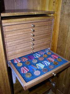 Ящик медалей (2123 просмотра) <a class='original' href='./download/file.php?id=33205&mode=view' target=_blank>Загрузить оригинал (40.7 КБ)</a>