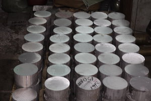 На серии каждый рез такого дюралевого прутка примерно стоит 30рублей, Ø150mm (19620 просмотров) <a class='original' href='./download/file.php?id=34126&mode=view' target=_blank>Загрузить оригинал (8.25 МБ)</a>