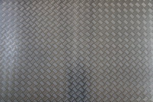 Самарская алюминиевая рифлёнка, Лист АМГ2НР. Терпеть не могу, когда её неуместно всюду суют. Часто можно видеть как такой лист гниёт в порошок: для экономии используют материал 1105, → у нас на складе нет такого сплава. Но для отделки внутренних сухих помещений его использовать можно. (19484 просмотра) <a class='original' href='./download/file.php?id=34198&mode=view' target=_blank>Загрузить оригинал (10.78 МБ)</a>