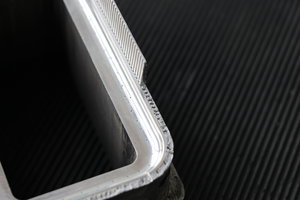 Обломал края, чтобы меньше пилить. Видно отв. для отвода воздуха. (3553 просмотра) <a class='original' href='./download/file.php?id=35599&mode=view' target=_blank>Загрузить оригинал (3.98 МБ)</a>