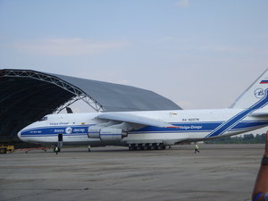 Ан 124-100 Руслан, грузоподьмность 120 тонн (12111 просмотров) <a class='original' href='./download/file.php?id=35650&mode=view' target=_blank>Загрузить оригинал (2.41 МБ)</a>