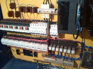 шкаф нового станка  с серваками  ИНВТ (2921 просмотр) <a class='original' href='./download/file.php?id=35727&mode=view' target=_blank>Загрузить оригинал (256.13 КБ)</a>