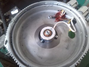 Двигатель со снятой крышкой (12868 просмотров) <a class='original' href='./download/file.php?id=35923&mode=view' target=_blank>Загрузить оригинал (1.07 МБ)</a>