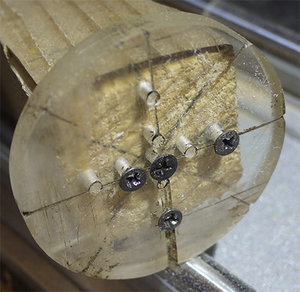 планшайбу вырезал на станке, разлинеил, сверил, всё точно. (3467 просмотров) <a class='original' href='./download/file.php?id=39024&mode=view' target=_blank>Загрузить оригинал (232.5 КБ)</a>