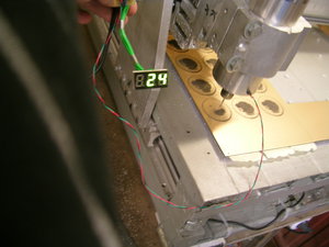 Самопальный термометр на ds1820 + avr tiny2313. (4552 просмотра) <a class='original' href='./download/file.php?id=39155&mode=view' target=_blank>Загрузить оригинал (1.06 МБ)</a>