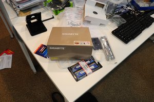 вот такая материнка, на нее поставлю emc2.JPG (2180 просмотров) <a class='original' href='./download/file.php?id=3988&mode=view' target=_blank>Загрузить оригинал (237.31 КБ)</a>