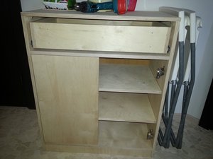 Скелет новой тумбы, сделанный мебельщиками. Все ровненько, прямоугольненько с фурнитурой, а дальше мы будем убирать лишнее и добавлять нужное. (5619 просмотров) <a class='original' href='./download/file.php?id=40248&mode=view' target=_blank>Загрузить оригинал (119.68 КБ)</a>