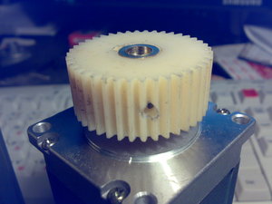 выточил втулку. в прессовал ее туда. просверлил с боку отверстие . нарезал резьбу  М4 и вкрутил винт. (7044 просмотра) <a class='original' href='./download/file.php?id=4041&mode=view' target=_blank>Загрузить оригинал (361.27 КБ)</a>