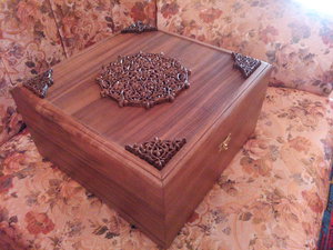 Футляр, орех. Ручная резьба, выпиловка. Ручным фрезером кант на футляре. (2460 просмотров) <a class='original' href='./download/file.php?id=43133&mode=view' target=_blank>Загрузить оригинал (6.66 МБ)</a>