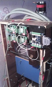 Электронику к стати временно тоже расположил на задней стороне станка (3321 просмотр) <a class='original' href='./download/file.php?id=44963&mode=view' target=_blank>Загрузить оригинал (344.53 КБ)</a>