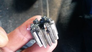 ведущая шестерня и хитрая фиксация от проворота (4054 просмотра) <a class='original' href='./download/file.php?id=48532&mode=view' target=_blank>Загрузить оригинал (1.59 МБ)</a>