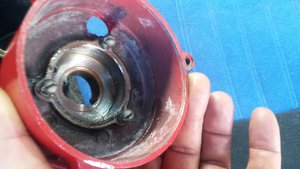 крышка внутри - место под сальник (4054 просмотра) <a class='original' href='./download/file.php?id=48533&mode=view' target=_blank>Загрузить оригинал (1.98 МБ)</a>