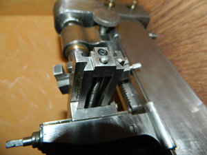 Направляющие &quot;ласточкин хвост&quot; ( винтовая передача м5 + бронзовая гайка. в передаче имеется незначительный люфт на X Y осях на оси Z реечно шестеренная передача) (2967 просмотров) <a class='original' href='./download/file.php?id=49432&mode=view' target=_blank>Загрузить оригинал (5.49 МБ)</a>