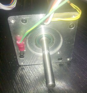 вид на длинный вал диаметром 6.35 мм - тут раньше стоял энкодер (6054 просмотра) <a class='original' href='./download/file.php?id=4952&mode=view' target=_blank>Загрузить оригинал (133.09 КБ)</a>