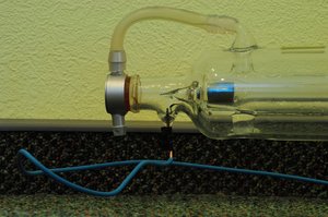 контакты на лезерной трубке co2 лазера.JPG (2973 просмотра) <a class='original' href='./download/file.php?id=4963&mode=view' target=_blank>Загрузить оригинал (345.63 КБ)</a>