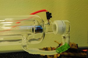 контакты на лезерной co2 трубке.JPG (2973 просмотра) <a class='original' href='./download/file.php?id=4964&mode=view' target=_blank>Загрузить оригинал (238.45 КБ)</a>