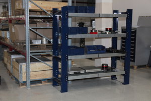 На стеллаже кое-что, спецы знают что. (7111 просмотров) <a class='original' href='./download/file.php?id=50889&mode=view' target=_blank>Загрузить оригинал (5.96 МБ)</a>