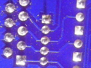 капли олова столь мелкие что сразу и не заметишь !! пользуйтесь лупой (1571 просмотр) <a class='original' href='./download/file.php?id=51426&mode=view' target=_blank>Загрузить оригинал (591.74 КБ)</a>