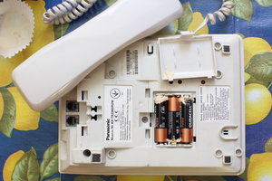 Лень было заглядывать. Работает телефон, и работает. Ну не программируется, так ещё два на столе стоят... (2218 просмотров) <a class='original' href='./download/file.php?id=51625&mode=view' target=_blank>Загрузить оригинал (6.92 МБ)</a>