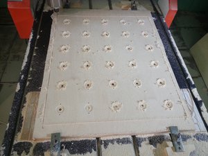 Обратная сторона верстака, пазы под шайбы (8230 просмотров) <a class='original' href='./download/file.php?id=54835&mode=view' target=_blank>Загрузить оригинал (189.27 КБ)</a>