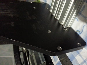 Отверстия рассверлены, заусенцы не сняты. Видимо происходило уже в процессе монтажа. (3404 просмотра) <a class='original' href='./download/file.php?id=56804&mode=view' target=_blank>Загрузить оригинал (1.98 МБ)</a>