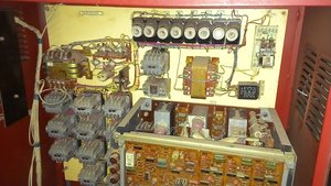 внутренности шкафа управления (5672 просмотра) <a class='original' href='./download/file.php?id=59632&mode=view' target=_blank>Загрузить оригинал (370.2 КБ)</a>