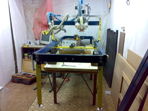 поменял направляющие  и станок сейчас как карабль на стапеле висит свесив ноги (2877 просмотров) <a class='original' href='./download/file.php?id=6347&mode=view' target=_blank>Загрузить оригинал (479.92 КБ)</a>