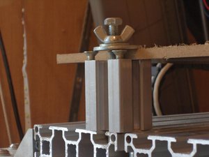 Использовать такой прижим можно не только для вывешивания заготовки, но и для фиксации деталей, если его перевернуть (4535 просмотров) <a class='original' href='./download/file.php?id=63605&mode=view' target=_blank>Загрузить оригинал (76.72 КБ)</a>