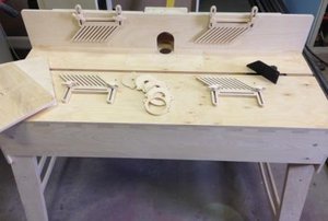 Столик под фрезер (14789 просмотров) <a class='original' href='./download/file.php?id=65858&mode=view' target=_blank>Загрузить оригинал (24.86 КБ)</a>