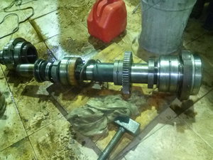 Шпиндель в сборе со старыми подшипниками и всяким кользами - чтоб не запутаться при обратной сборке (4279 просмотров) <a class='original' href='./download/file.php?id=72507&mode=view' target=_blank>Загрузить оригинал (1.36 МБ)</a>